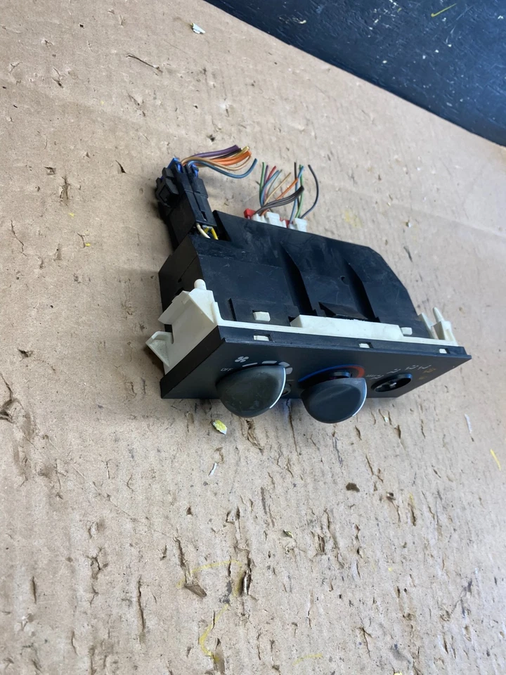 1994 - 1996 Pontiac Grand Prix A/C Temperature Climate Control Oem T5875 DG - Image 3 of 4