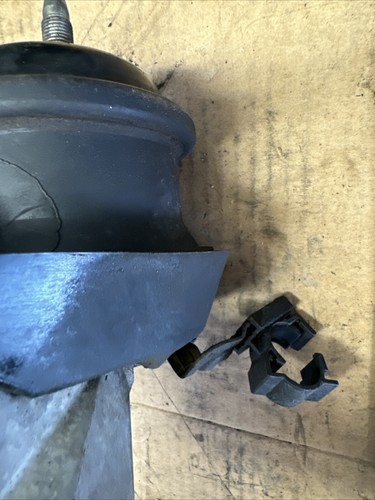 06-08 Infiniti M35 RWD Left Engine Mount and Insulator 11233-EG001 11220-EG001 - Picture 11 of 14