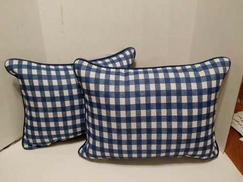 Mainstays Outdoor Lumbar Pillows Set of 2 Navy/White "Dogs Welcome" Paws 16X12 - Picture 3 of 10