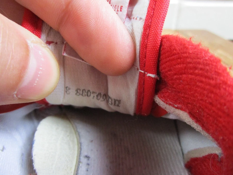 Zapatos Nike vintage de 1980 para niños pequeños bebé Swoosh gancho y bucle rojo y blanco Foto 3 de 4