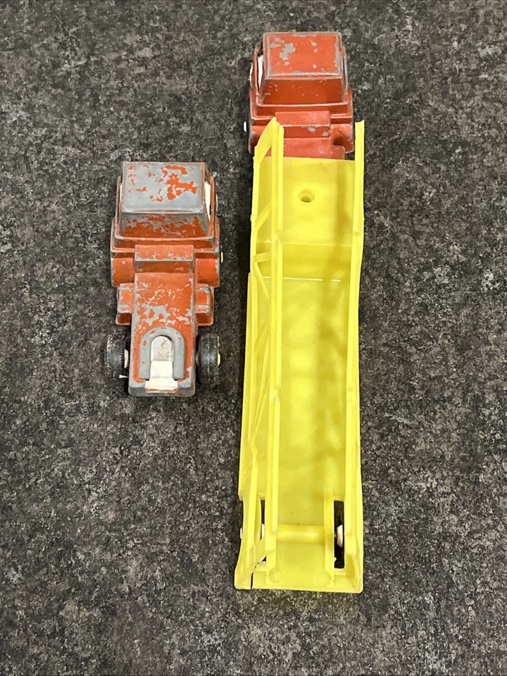 Remolque de colección 1970 camión y transporte para carros rojo/amarillo Tootsie juguete 2 camiones🔥 Foto 4 de 4