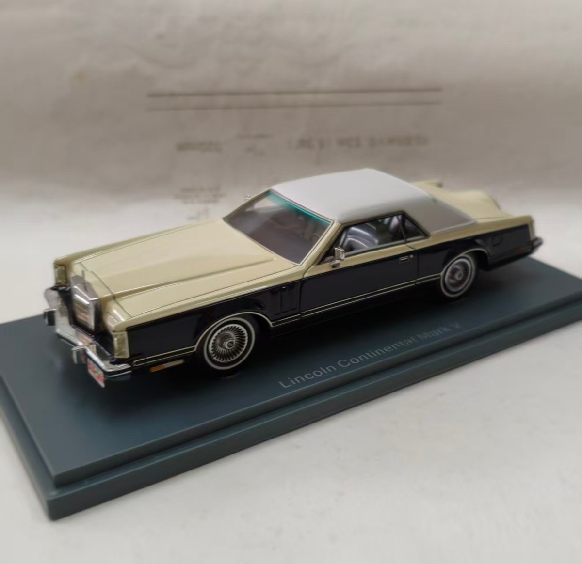 NEO 1/43 Scale Resin Model Lincoln CONTINENTAL MARK V COUPE 1978