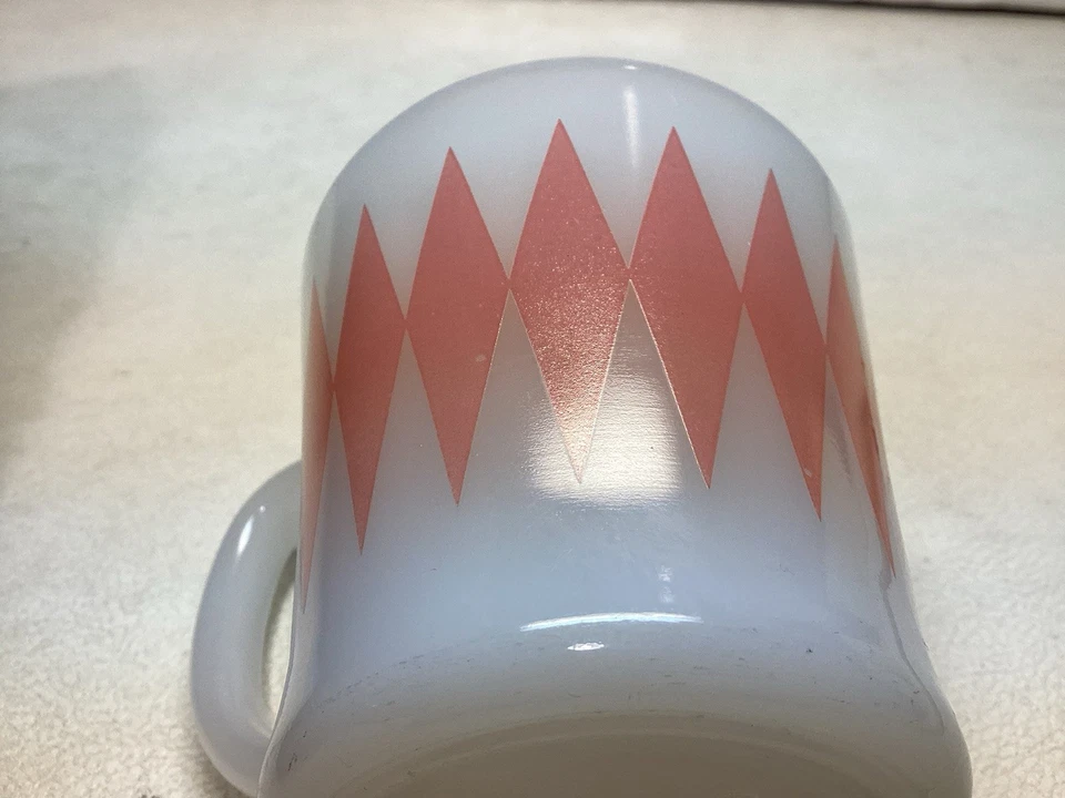 Vintage GLASBAKE Pink Diamond Harlequin J-2402 Milk Glass Mug USA - Image 2 of 4