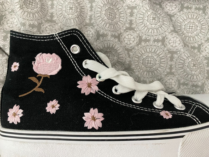 HIGH TOP BLACK CANVAS LACE UP EMBROIDERED SNEAKERS BLACK SIZE 7