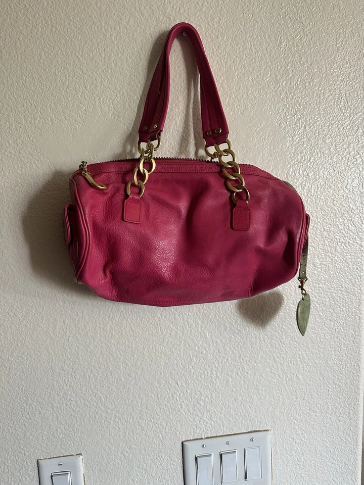 Raro Bolso de Barril de Colección Juicy Couture Cuero Rosa Caliente Logo Auténtico Y2k Foto 4 de 4