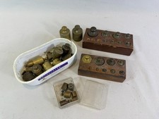 2 BOITES DE POIDS ANCIENS EN BRONZE POUR BALANCE A PLATEAUX ROBERVAL OU AUTRES