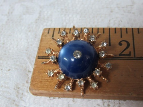 Vintage Blue Moonstone Cabochon / Rhinestones Brooch, Pin & Screw Back Earrings - Picture 6 of 9