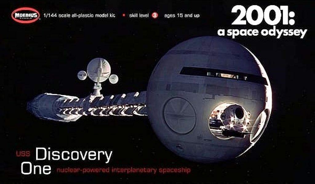 2001: A Space Odyssey Discovery 1:144 Scale Model Kit