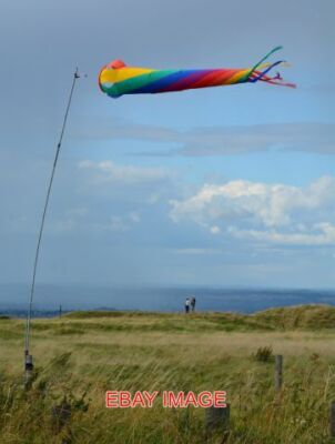 PHOTO  WINDY DAY AT BRATTON CAMP WILTSHIRE MANY FOLK WERE UP HERE ENJOYING THE F