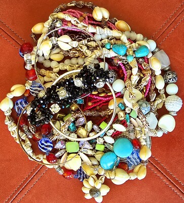 Vtg Now Lot Estate Sales Necklaces Jewelry Vintage to Now Mixed