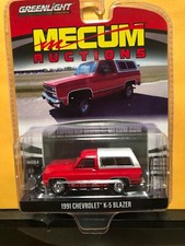 1/64 GREENLIGHT MECUM AUCTIONS 1991 CHEVROLET K-5 BLAZER RED AND WHITE
