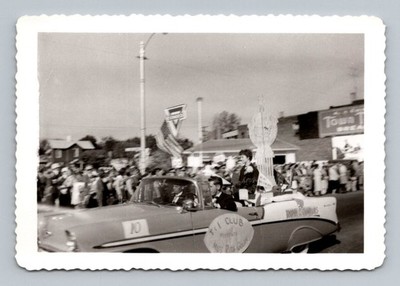 Photo P. S. T. C. College Parade T and J Club Float 1950s- size 3.5 ''x 5 inches