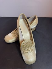 Vintage Elegant QualiCraft Size 6B Golden Princess Shoes Pumps Heels 1960s