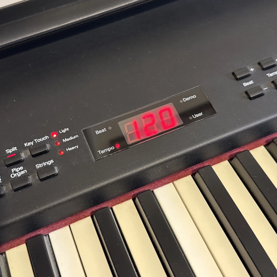 Roland RD-100 88 key Pro Keyboard Stage Piano perfect working light use - Image 4 of 4