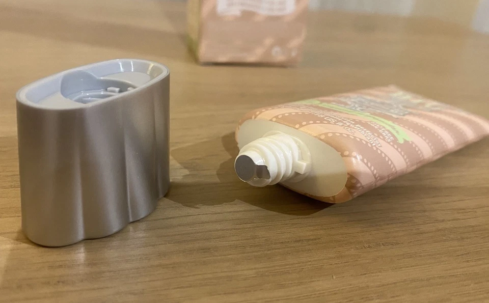 Benefit Big Easy Bigger Than BB - Liquid to Powder Foundation 05 Beige 35ml NEW - Image 4 of 4