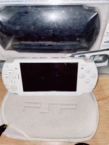 PSP 2000 White bundle (Console, Games, Case, Charger Working Condition. - Picture 11 of 18