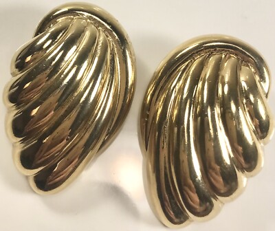 CINER VINTAGE GOLD TONE RIBBED CLIP ON EARRINGS (C216)