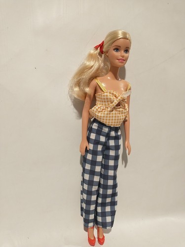 Barbie 2010 Bambole Fashionistas Carine Mattel con vestito e scarpe 11,5" - Foto 3 di 9