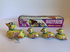 Vintage Fatiaowanju Muziyouya Mother Duck 3 Ducklings Family Wind Up Toy Works