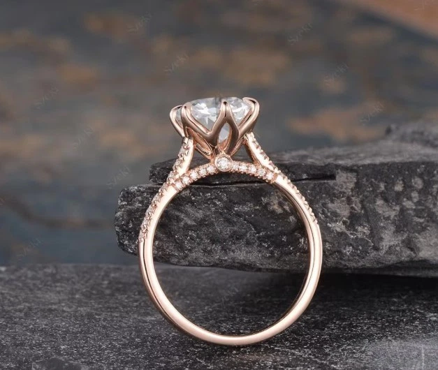 Anillo de compromiso de oro rosa macizo de 10 k con certificado de diamantes cultivados en laboratorio de corte redondo de 2 quilates Foto 2 de 4