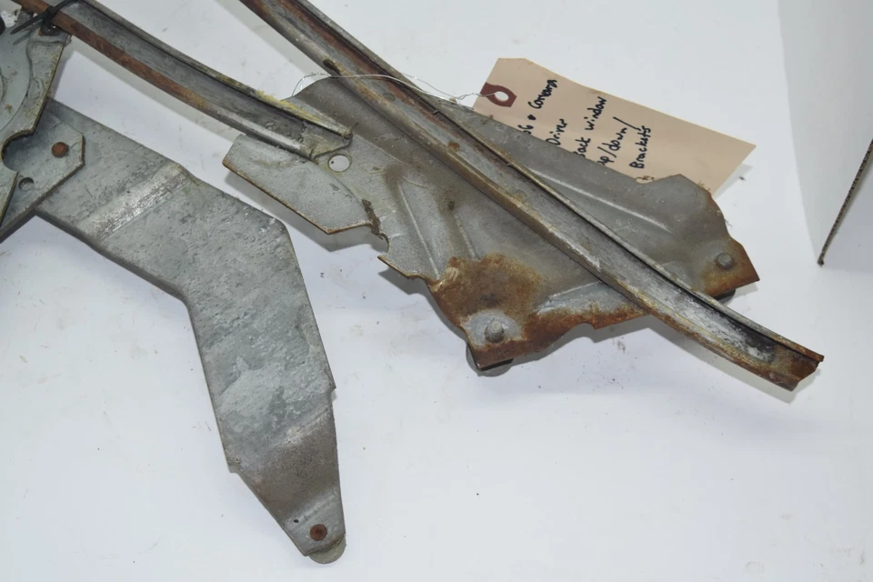 1966 Chevrolet corvair monza левая четверть стекла регулятор 14350 - Изображение 2 из 4