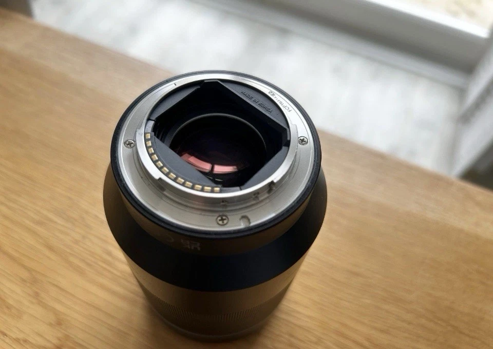 Samyang 35mm f/1,4 AF II Weitwinkelobjektiv - Sony E Dockingstation - Bild 3 von 4