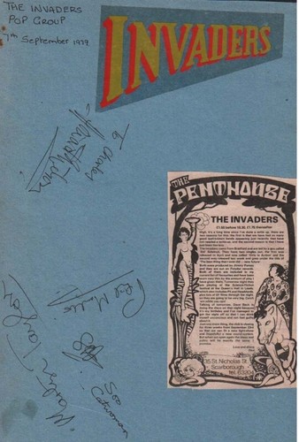 THE INVADERS (SOO CATWOMAN LUCAS) SIGNED AUTOGRAMME