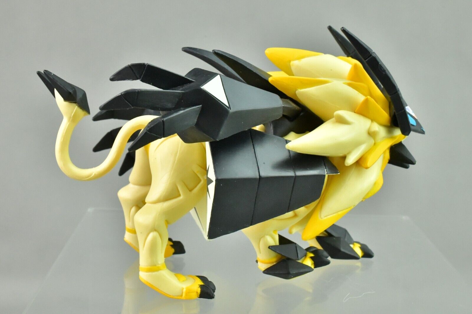 Takaratomy Pokemon Sun & Moon EHP-13 Necrozma Dusk Mane Action Figure