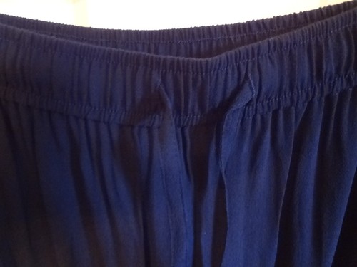 AVENUE BRAND – BLACK CASUAL SKIRT - Picture 2 of 5