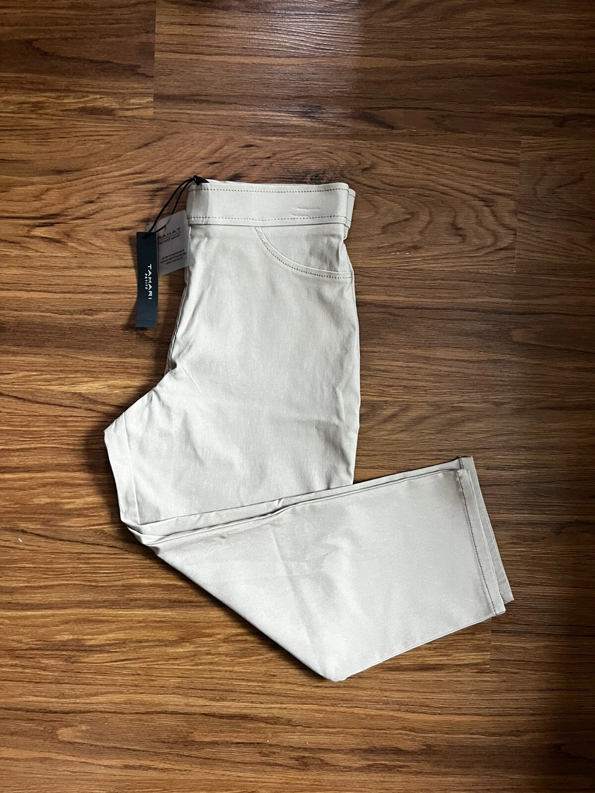 *NWT* Tahari Petite Women’s Flat Front Mid Rise Pull On Capri Pants Size PM