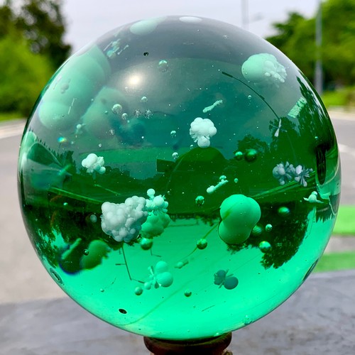 2.76LB Transparent green crystal ball with feather crystal mineral sphere - 第 18/24 張圖片