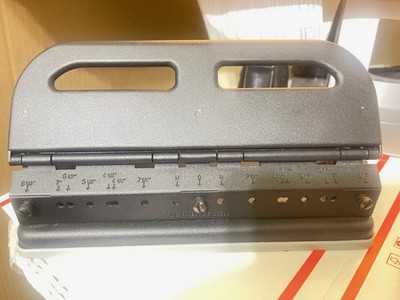 Swingline 74150 9/32'' Holes 24-Sheet 2-7-Hole Precision-Pin Punch - Black(K21