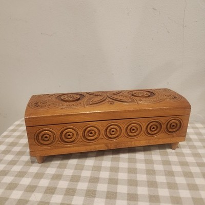 Vintage Schmuckschatulle mit Scharnierfuß geschnitzt Kreis Starburst Zeder Typ Holz