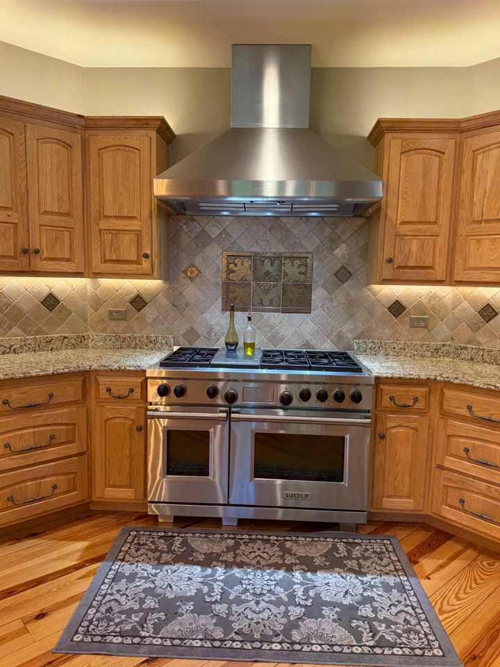 Kitchen cabinets and appliances - Image 4 of 4