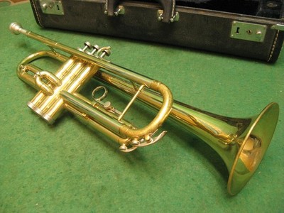 Conn Director Trumpet Elkhart  1962 - Reconditioned - Case & Bach 7C MP