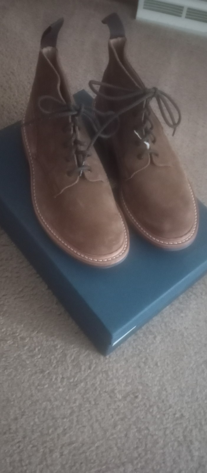 SAOLA Trickers Evedon Chukka Boot Snuff scamosciato da uomo taglia Us 8D UK 7 EU 41 suola in dainite