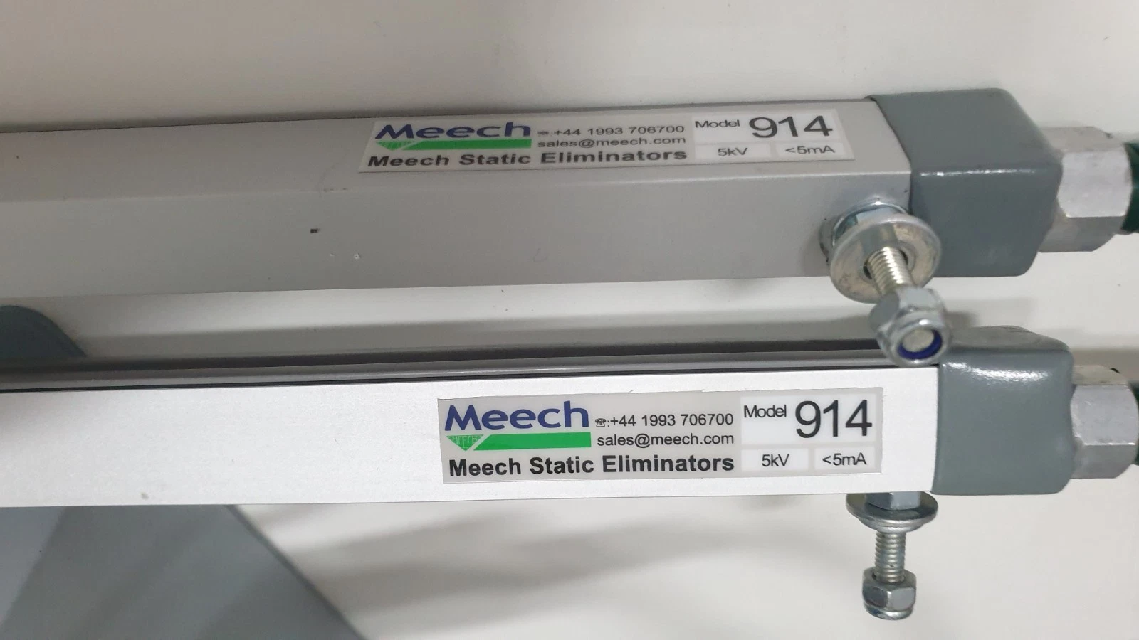 Two Meech Static Eliminators Model 914 bar labels, 5kV, <5mA