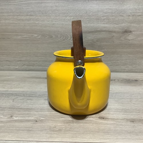 Vintage MCM Yellow Enamel Tea Kettle Small With Lid and Wood Handle EnamelWare - Picture 2 of 11