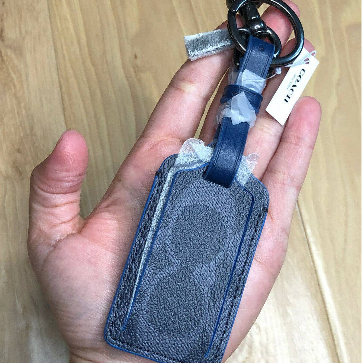 Coach Luggage Tag Adjustable Strap Split key ring and dogleash Clip Denim Multi