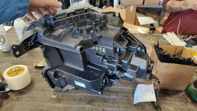GMC Sierra 1500 2021 Headlight 2567215 | eBay