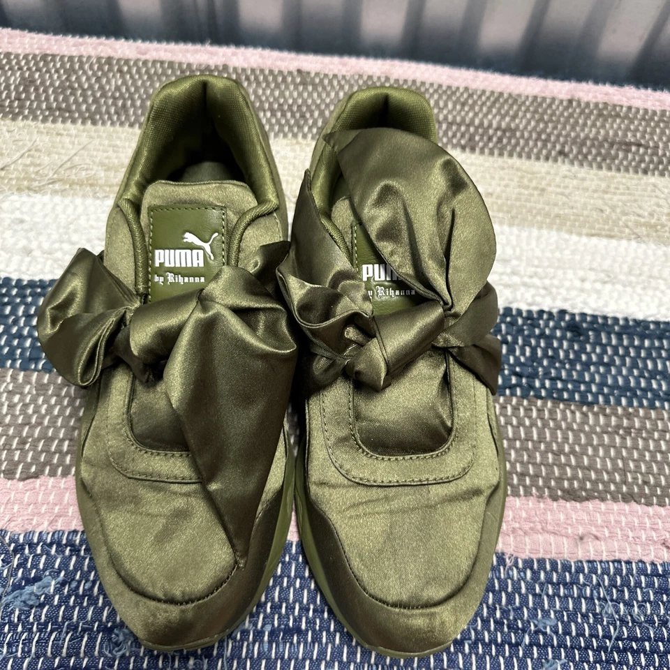 Zapatillas Puma x Rihanna Fenty Bow Olive Branch Satén 365054 04 Para Mujer TALLA 6 RARAS Foto 2 de 4