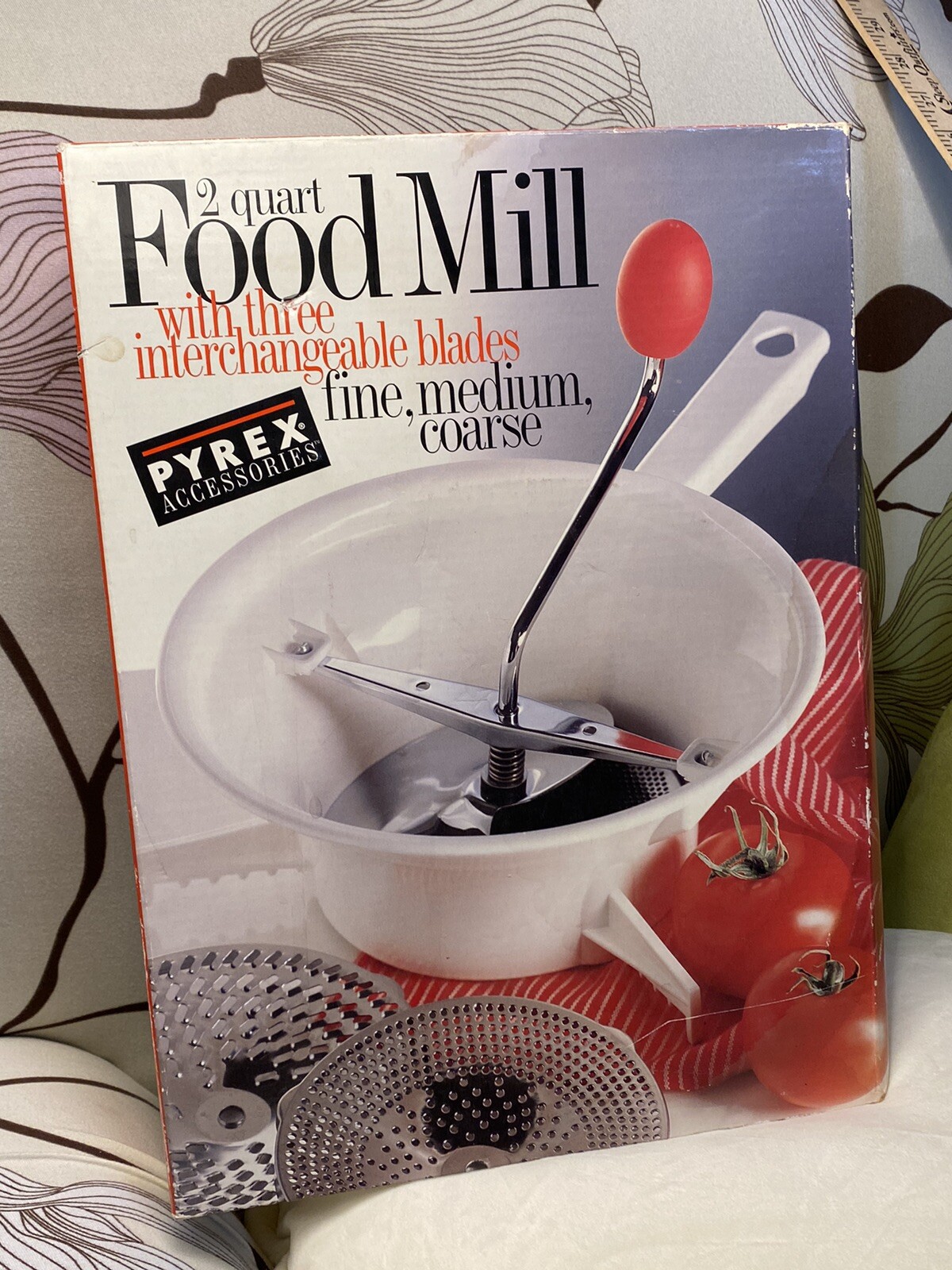 Pyrex 2 Quart Food Mill Processor W/3 Stainless Steel Blades Complete Set