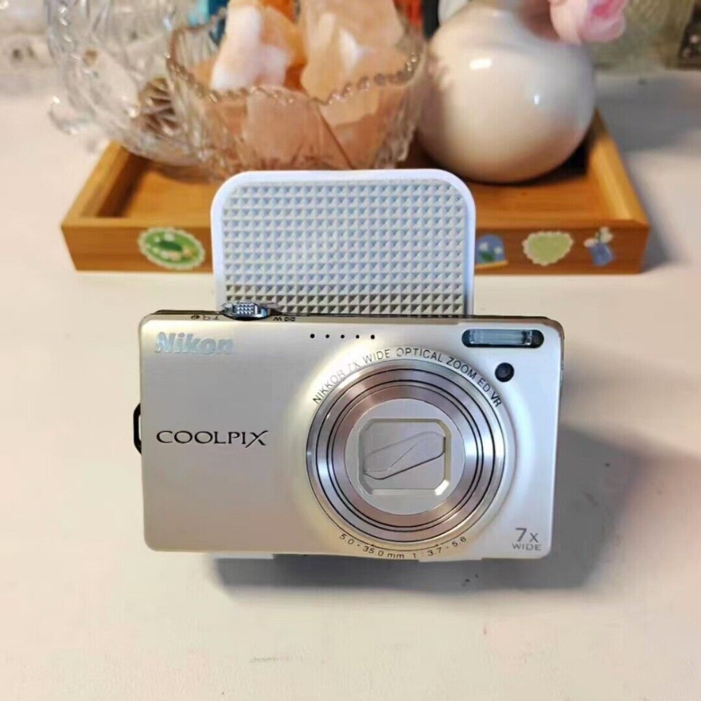 Silver Nikon COOLPIX S6000 14.2 MP 7x Zoom Compact Digital