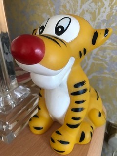 7 " WINNIE THE POOH (TIGGER) PLASTIC MONEY BANK FIGURE