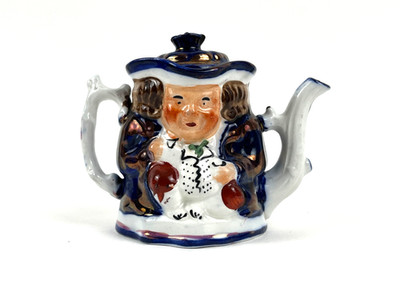 antikes kleines figürliches Teekännchen Allerton England Toby Porzellan