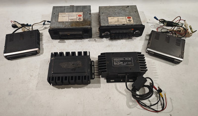 Konvolut alte Autoradios & Verstärker 2x Blaupunkt, Clarion GA-301Q + GA-311C