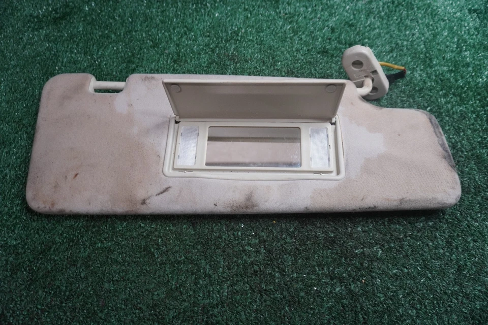 2008 2009 2010 LAND ROVER RANGE ROVER PASSENGER SIDE RH Sun Visor OEM 1 Peice - Image 2 of 4
