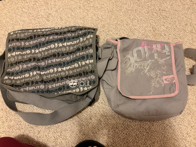 Roxy Women s Messenger Bag Lot of 2 Gray/Pink Logo Pattern Buckle, Adjustable