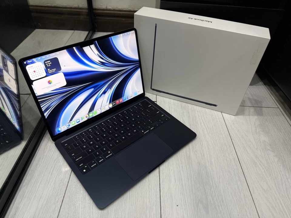 Apple MacBook Air 13" M3 · 16GB · 1TB, photo 1 of 5