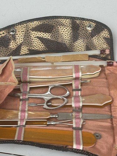 Vintage Manicure Kit, Hair Accessories & Pouch - Picture 2 of 4